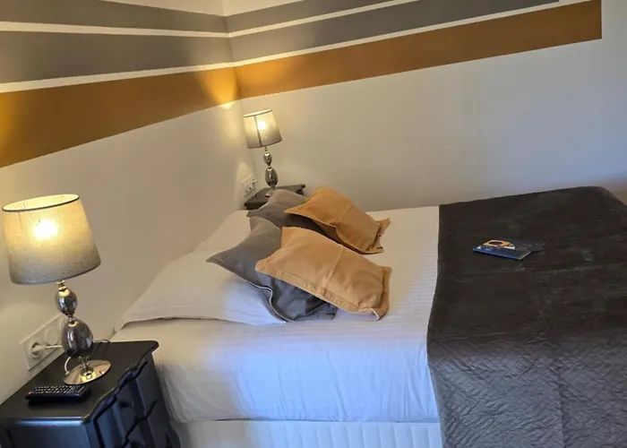 L'ideal Le Mountbatten 3* ארומנש-לה-באינס